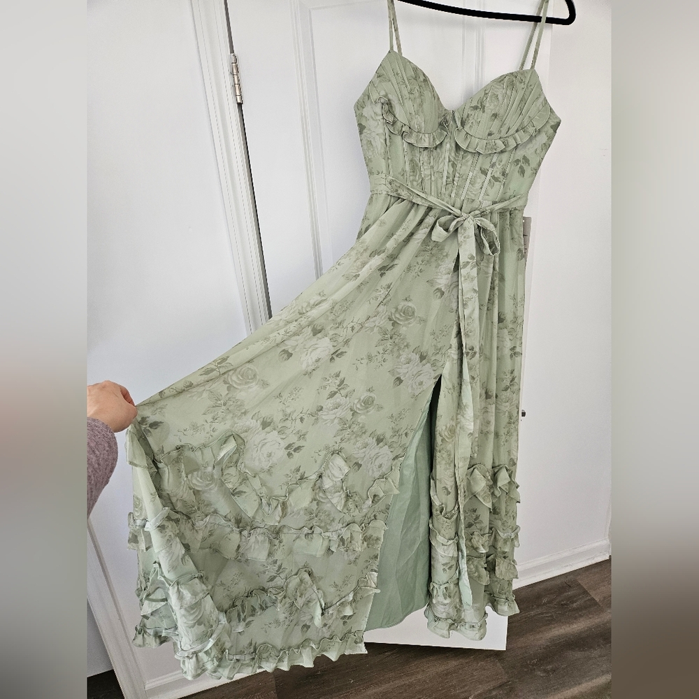 Elegant Floral Green Maxi Dress - Picture 3 of 6